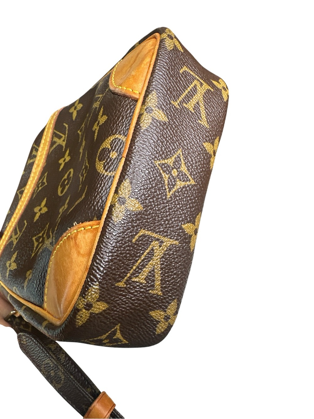 Louis Vuitton Danube Monogram Messenger Bag in Brown and Tan - Picture 7 of 13